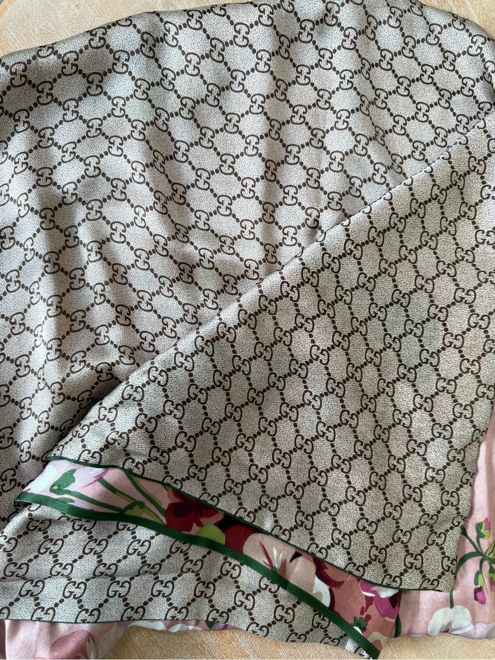 Gucci Pink Floral & Beige Monogram Silk Wrap with Green Trim - Picture 5 of 7